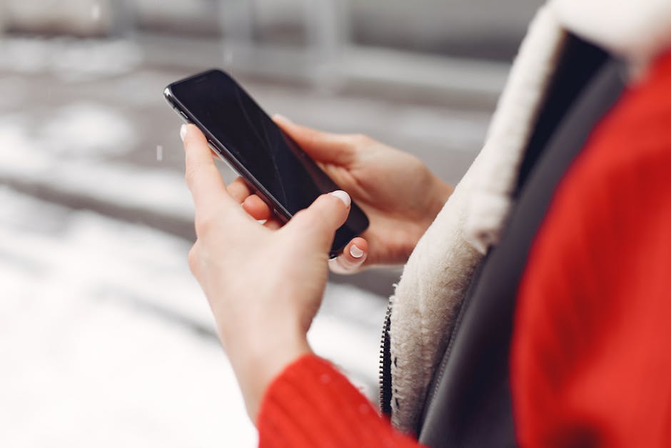 Traveler using a smartphone to get internet in Mexico